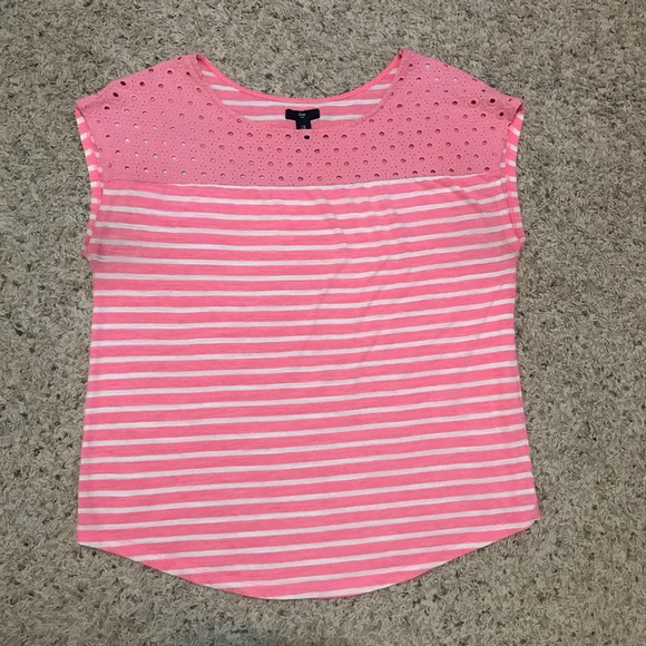 Super Cute Pink Striped Top Size Medium - Picture 4 of 6